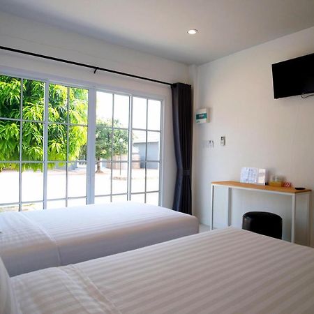 Bhive Hotel Nakhon Phanom Bagian luar foto
