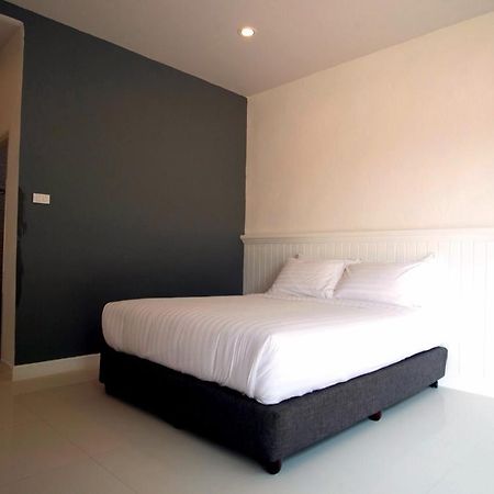 Bhive Hotel Nakhon Phanom Bagian luar foto