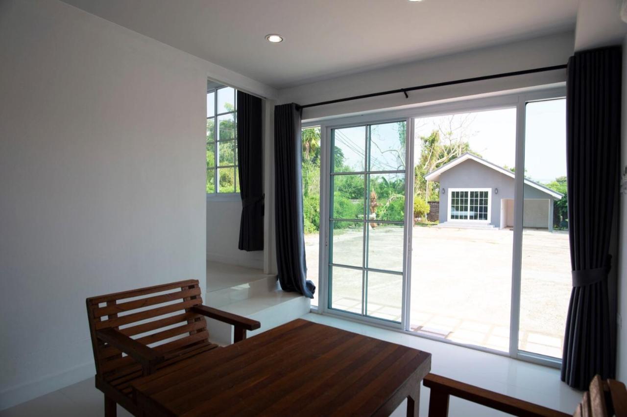 Bhive Hotel Nakhon Phanom Bagian luar foto