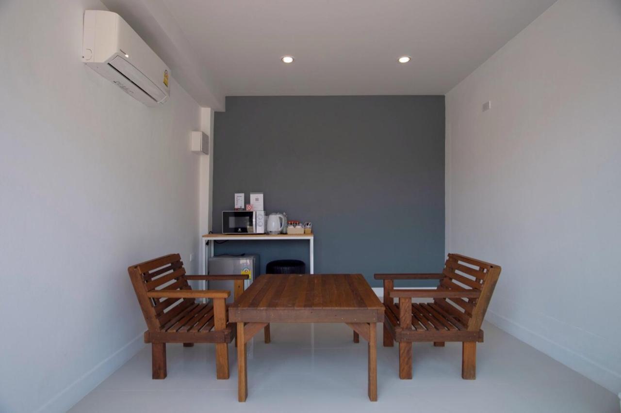 Bhive Hotel Nakhon Phanom Bagian luar foto