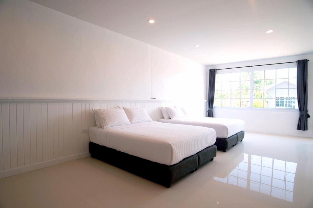Bhive Hotel Nakhon Phanom Bagian luar foto