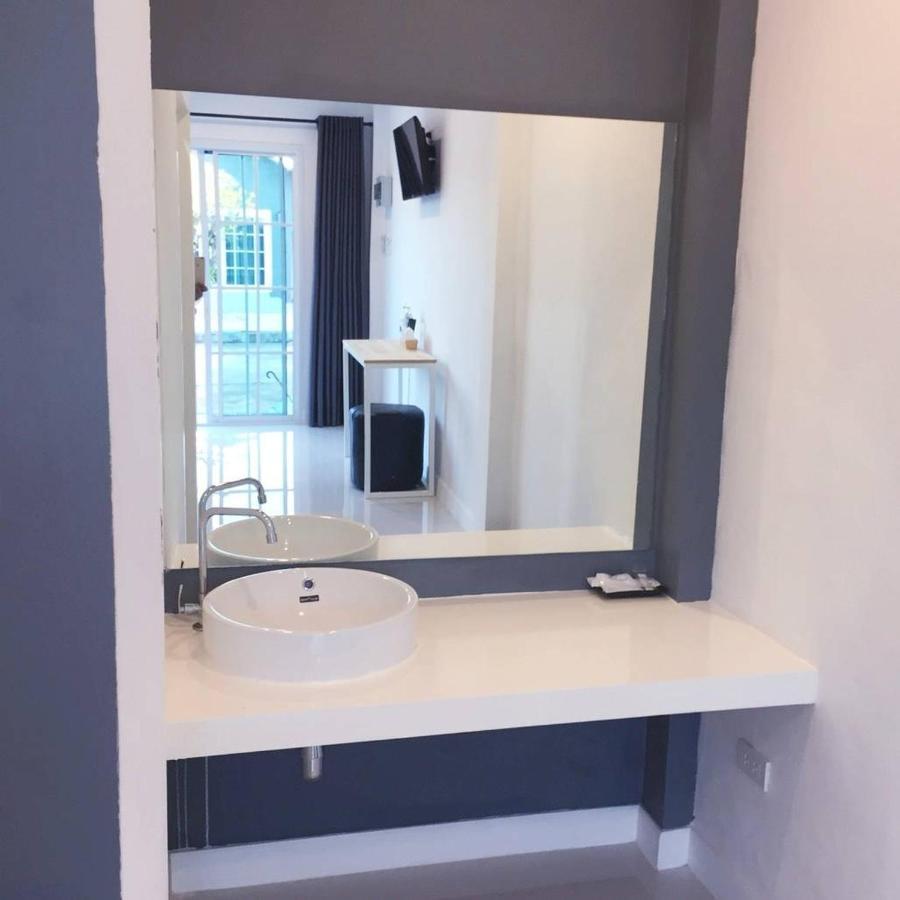 Bhive Hotel Nakhon Phanom Bagian luar foto